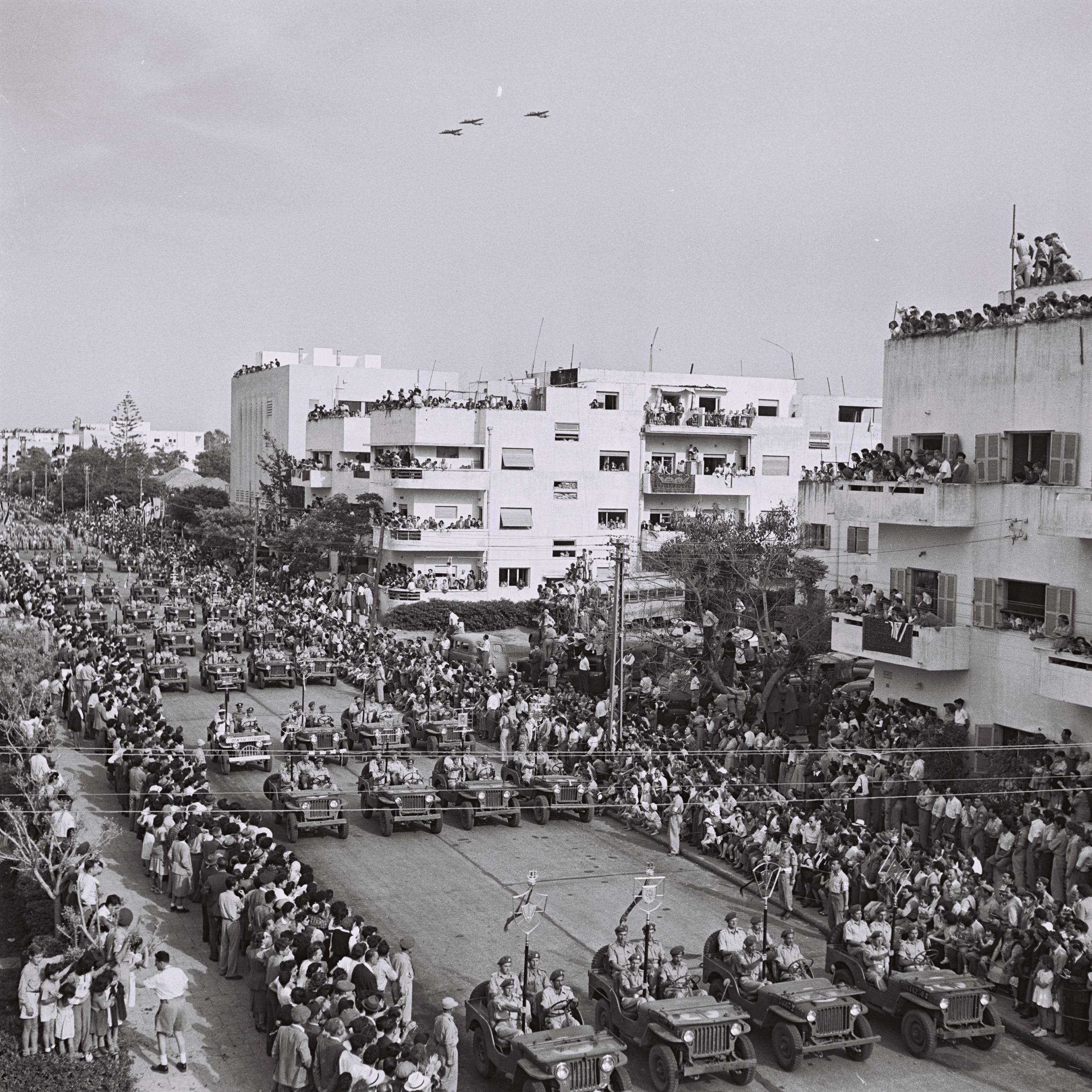 Flickr_-_Government_Press_Office_(GPO)_-_Independence_Day_Parade_1952